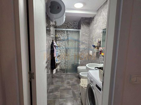 Tirane, jepet me qera apartament 2+1+Ballkon Kati 2, 93 m² 750 €