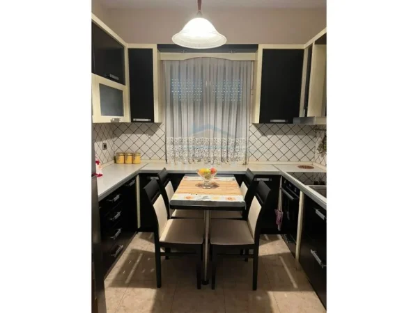 Tirane, shitet Vile 3 Katshe , 548 m² 850.000 € (RRUGA BRANKO KADIA (JORDAN MISJA))