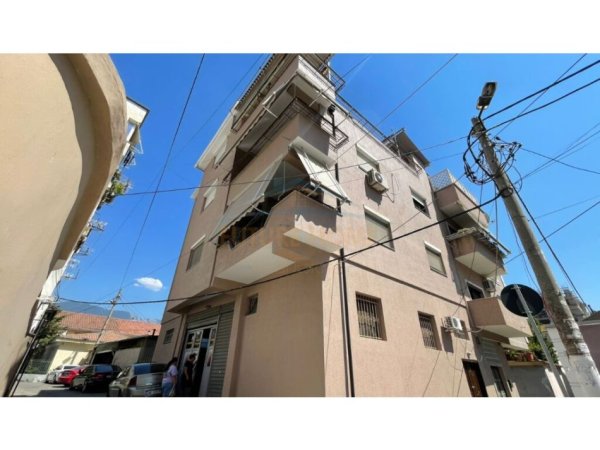 Tirane, shitet Vile 3 Katshe , 548 m² 850.000 € (RRUGA BRANKO KADIA (JORDAN MISJA))