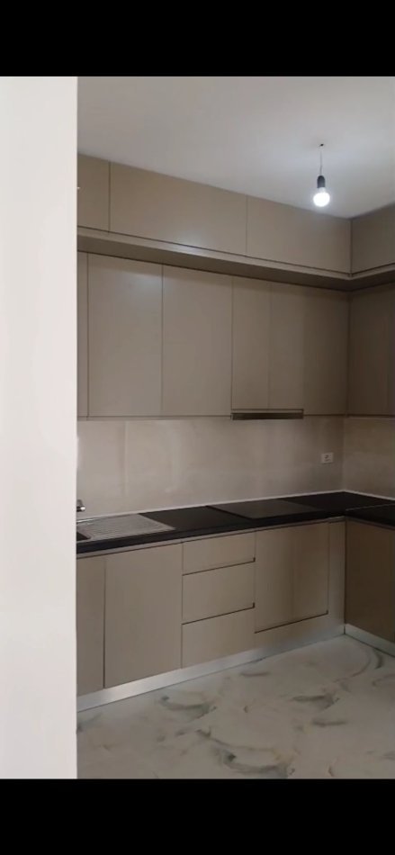 Tirane, jepet me qera apartament 2+1 Kati 6, 95 m² 650 € (RRUGA E KAVAJES)