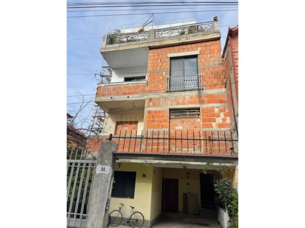 Tirane, shitet Vile 3 Katshe , 240 m² 350.000 € (RRUGA 5 MAJ PAS CONCORD)