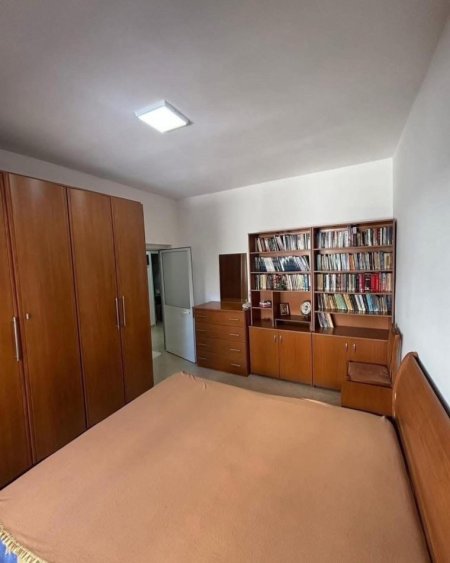 Tirane, jepet me qera apartament 2+1 , 70 € (Blloku)