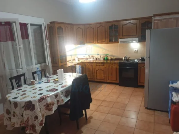 Tirane, shitet Vile 3 Katshe , 413 m² 454.740 € (ALI DEMI)