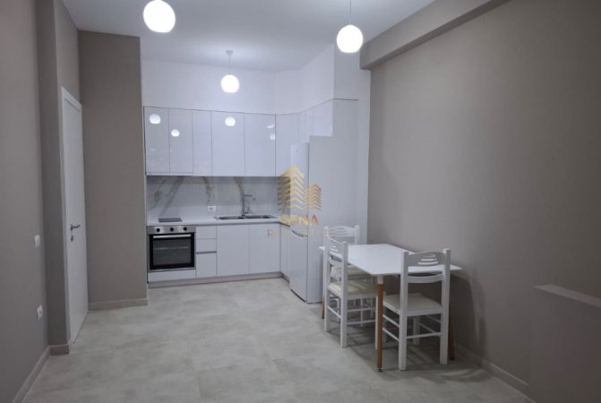Tirane, jepet me qera apartament 1+1 Kati 6, 60 m² 600 € (Rezidenca Henke)