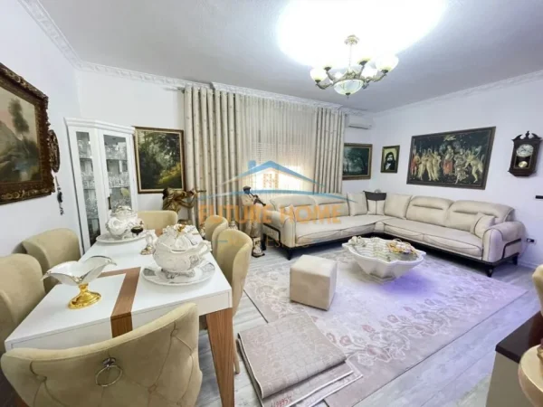 Tirane, shitet Vile 3 Katshe , 438 m² 650.000 € (ISH RESTORANT DURRSI)