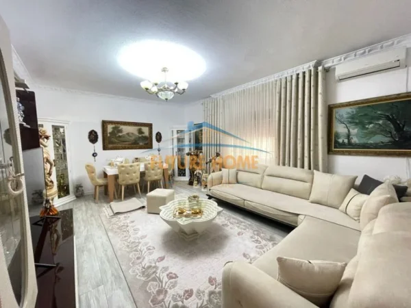 Tirane, shitet Vile 3 Katshe , 438 m² 650.000 € (ISH RESTORANT DURRSI)