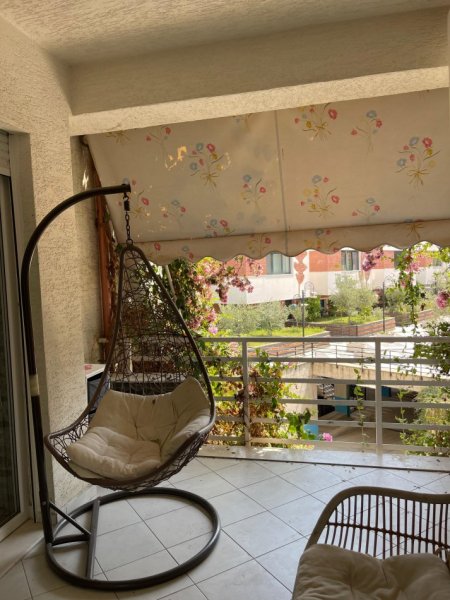 Tirane, jepet me qera apartament 2+1+Ballkon Kati 1, 94 m² 800 € (Rezidenca Kodra e Diellit 1)