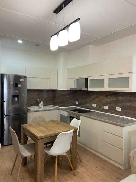 Tirane, jepet me qera apartament 2+1+Ballkon Kati 1, 94 m² 800 € (Rezidenca Kodra e Diellit 1)