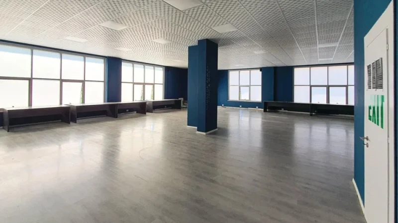 Tirane, jepet me qera ambjent biznesi Kati 1, 240 m² 2.700 € (RRUGA BARDHYL)