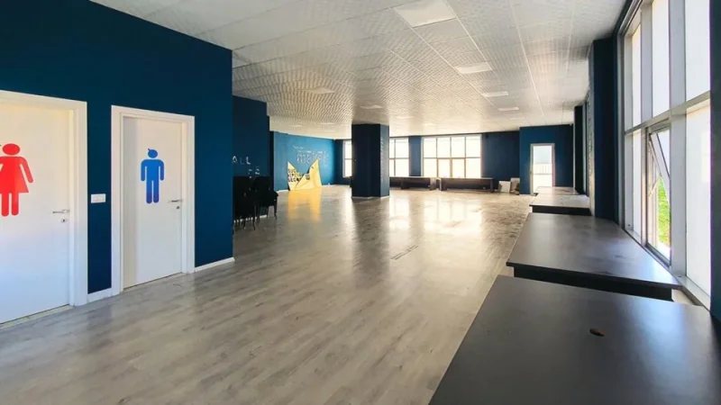 Tirane, jepet me qera ambjent biznesi Kati 1, 240 m² 2.700 € (RRUGA BARDHYL)