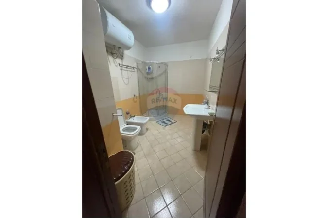 Tirane, jepet me qera apartament 2+1 Kati 8, 103 m² 550 € 