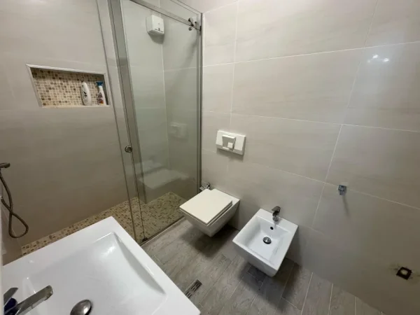 Tirane, jepet me qera apartament 1+1 Kati 6, 80 m² 550 € (Reuga 5 maji)
