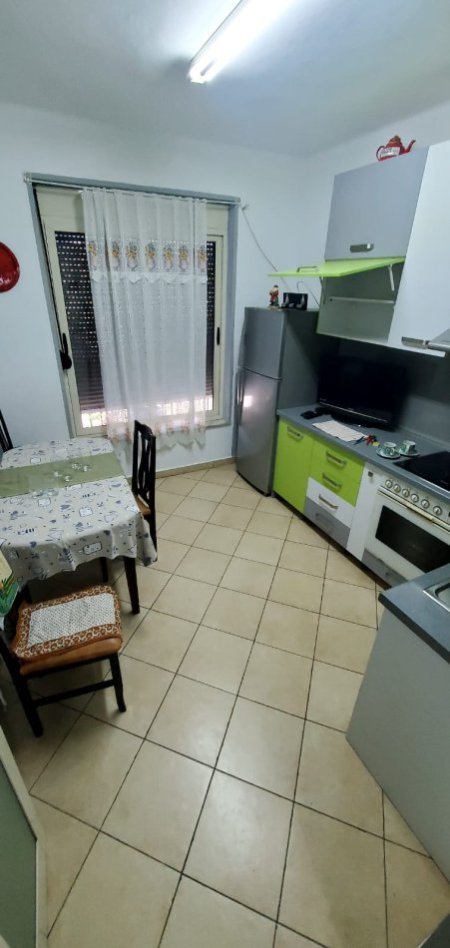 SHTEPI ME QERA - RRUGA BARDHYL, AFER MEDRESESE, Kati 2, 530€uro