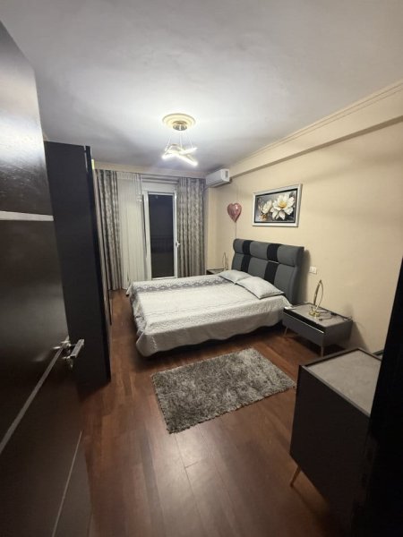 Tirane, jepet me qera apartament 1+1 Kati 6, 100 m² 600 € (astir)
