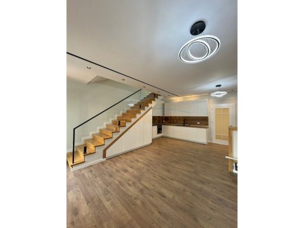 Tirane, jepet me qera Vile 2+1 Kati 0, 107 m² 1.000 € (Fresku)