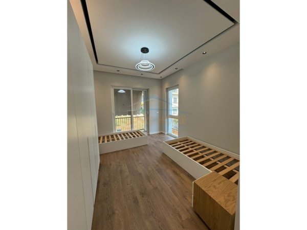 Tirane, jepet me qera Vile 2+1 Kati 0, 107 m² 1.000 € (Fresku)