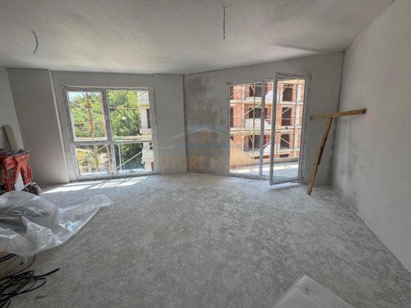 Tirane, shitet apartament 2+1 Kati 4, 131 m² 209.000 € (Liqeni i Thate)