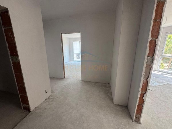 Tirane, shitet apartament 2+1 Kati 4, 131 m² 209.000 € (Liqeni i Thate)