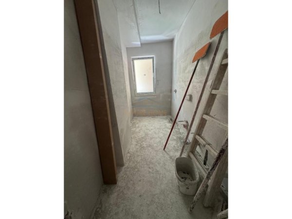 Tirane, shitet apartament 2+1 Kati 4, 131 m² 209.000 € (Liqeni i Thate)