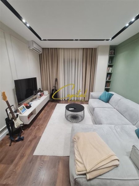 Tirane, jepet me qera apartament 1+1 Kati 4, 65 m² 500 € (YZBERISHT)