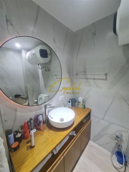 Tirane, jepet me qera apartament 1+1 Kati 4, 65 m² 500 € (YZBERISHT)