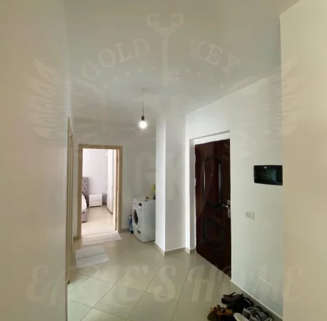 Durres, jepet me qera apartament 2+1+Ballkon Kati 4, 111 m² 400 € (BAR CORNER POLICIA PALLAT I RI ME ASHENSOR)
