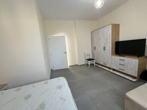 Tirane, jepet me qera apartament 1+1 Kati 1, 40 m² 400 € (Fakulteti i Mjeksise)