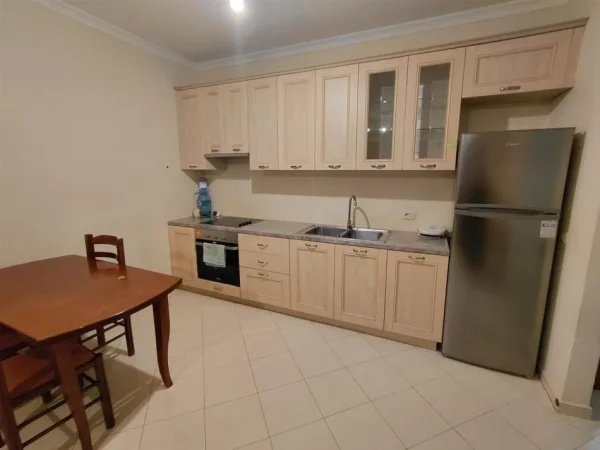 Tirane, jepet me qera apartament 2+1 Kati 6, 110 m² 450 € (astir)