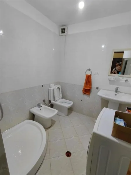 Tirane, jepet me qera apartament 2+1 Kati 6, 110 m² 450 € (astir)