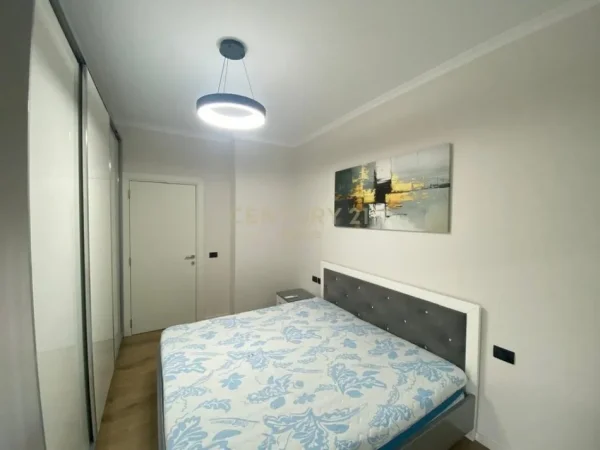 Tirane, jepet me qera apartament 1+1+Aneks+Ballkon Kati 5, 82 m² 1.000 € (Rr. Kosovareve)