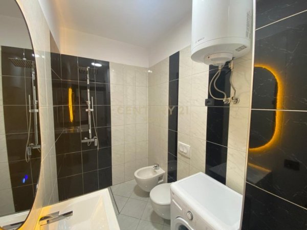 Tirane, jepet me qera apartament 1+1+Aneks+Ballkon Kati 5, 82 m² 1.000 € (Rr. Kosovareve)