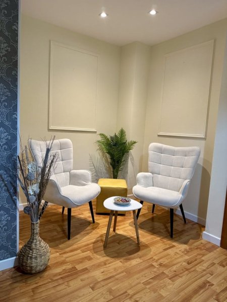 Tirane, jepet me qera apartament 1+1+Ballkon Kati 5, 70 m² 670 € (bllok)