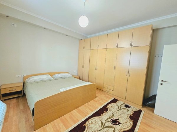 Shqiperi, jepet me qera apartament 2+1+Ballkon Kati 3, 150 m² 600 € (Vilat Amerikane)