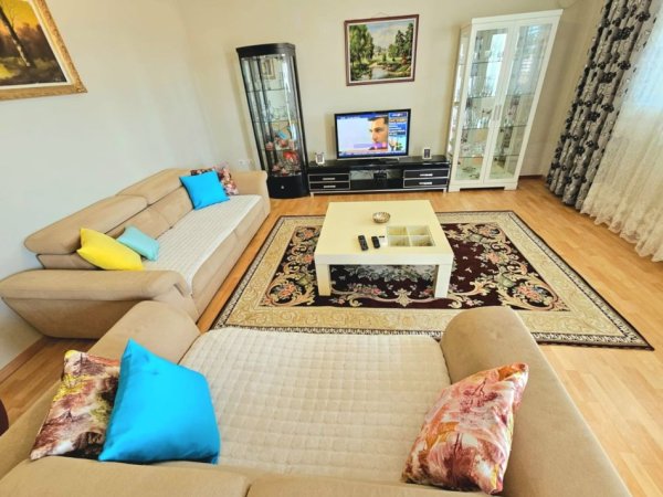 Shqiperi, jepet me qera apartament 2+1+Ballkon Kati 3, 150 m² 600 € (Vilat Amerikane)