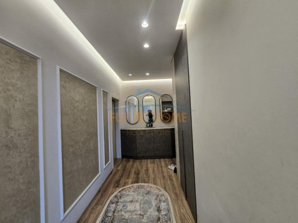 Tirane, shitet apartament 2+1+Ballkon Kati 7, 95 m² 170.000 € (Laprake)