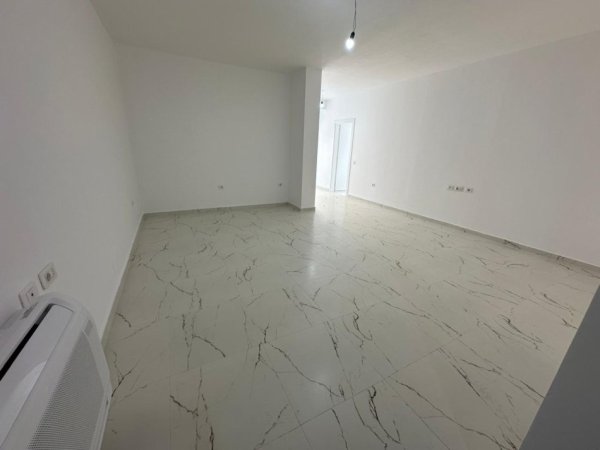 Tirane, jepet me qera ambjent biznesi Kati 2, 110 m² 850 € (Rruga Mine Peza)