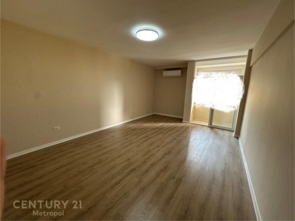 Tirane, jepet me qera zyre Kati 4, 130 m² 1.300 € (Qender)