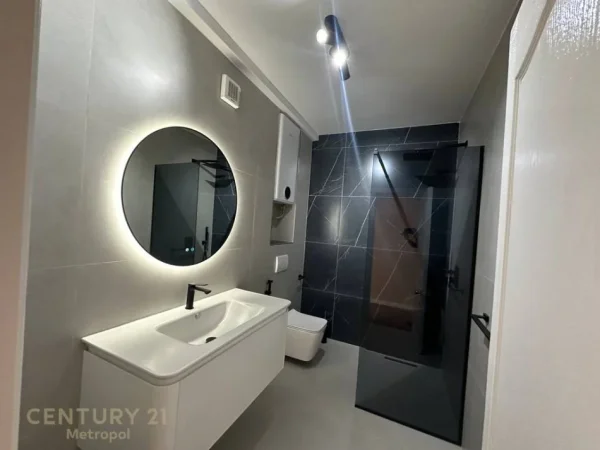 Tirane, jepet me qera zyre Kati 4, 130 m² 1.300 € (Qender)