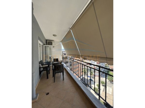 Tirane, jepet me qera apartament 2+1+Ballkon Kati 8, 98 m² 500 € (Unaza e Re)