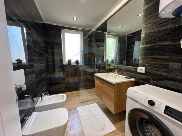 Tirane, shitet apartament 2+1+Ballkon Kati 3, 110 m² 250.000 € (Liqeni i Thate)