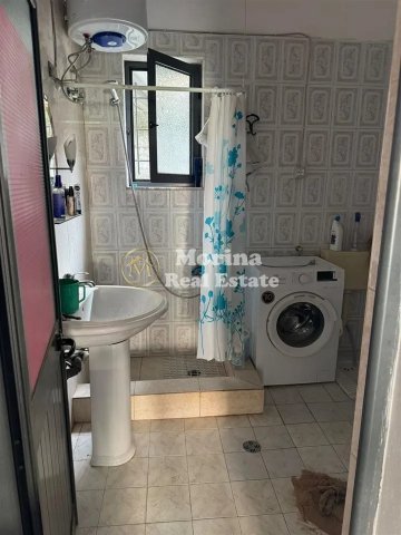 Tirane, jepet me qera apartament 1+1 Kati 1, 65 m² 450 € (Komuna e Parisit)