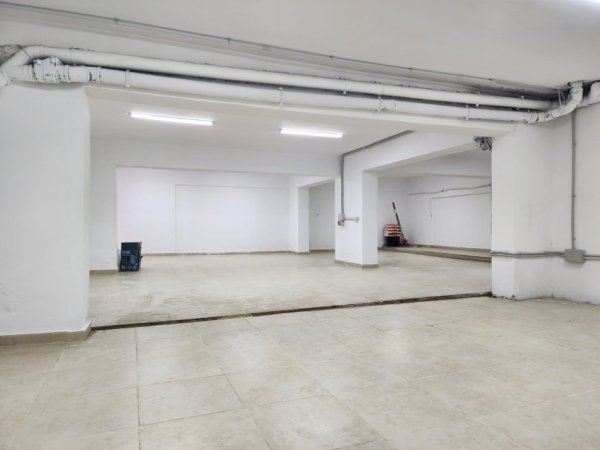 Tirane, jepet me qera ambjent biznesi Kati -1, 340 m² 1.300 € (YZBERISHT)