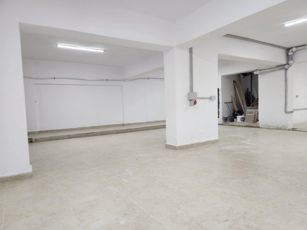 Tirane, jepet me qera ambjent biznesi Kati -1, 340 m² 1.300 € (YZBERISHT)