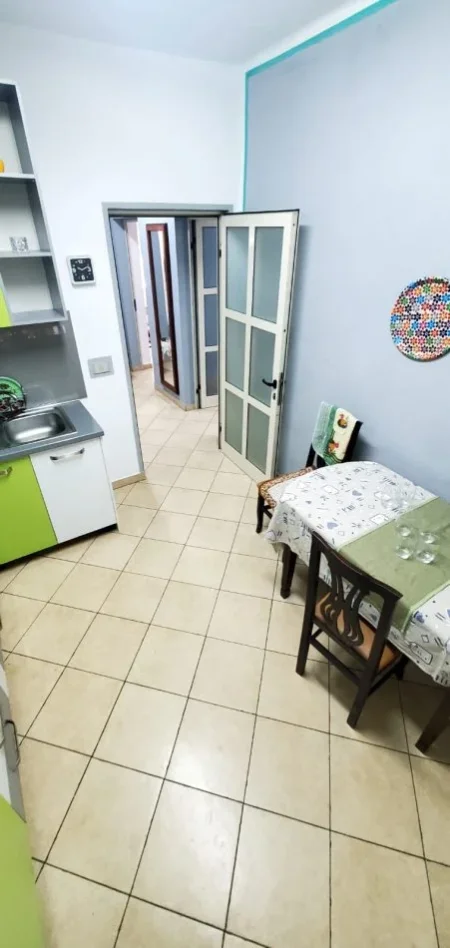 Tirane, jepet me qera apartament 2+1 Kati 2, 80 m² 530 € (Rruga Bardhyl)