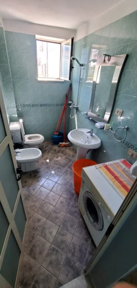 Tirane, jepet me qera apartament 2+1 Kati 2, 80 m² 530 € (Rruga Bardhyl)