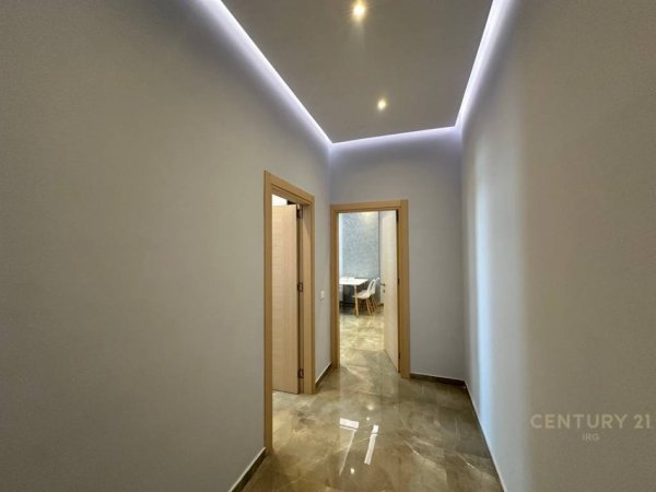 Tirane, jepet me qera apartament 1+1 Kati 4, 72 m² 700 € (Square 21)
