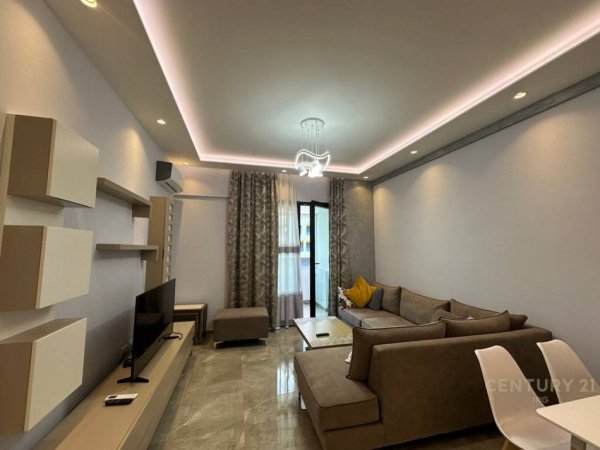 Tirane, jepet me qera apartament 1+1 Kati 4, 72 m² 700 € (Square 21)