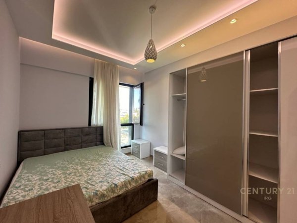 Tirane, jepet me qera apartament 1+1 Kati 4, 72 m² 700 € (Square 21)