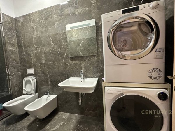 Tirane, jepet me qera apartament 1+1 Kati 4, 72 m² 700 € (Square 21)