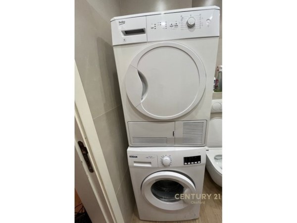 Tirane, jepet me qera apartament 1+1+Ballkon Kati 2, 77 m² 500 € (Prane Bar Famed)